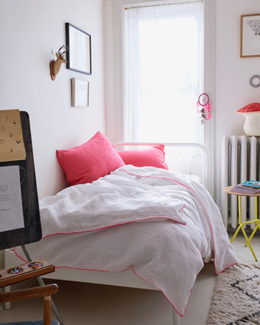 Linen Duvet, White with Neon Pink Piping